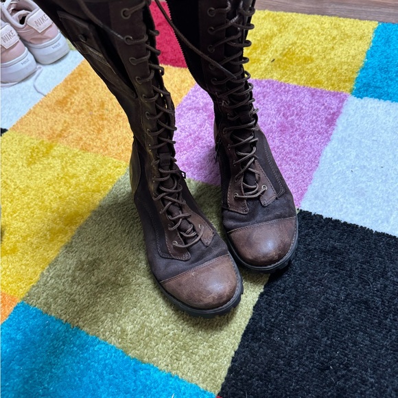 Timberland all leather high boots. Like new condition, size 6.5. - Picture 3 of 6